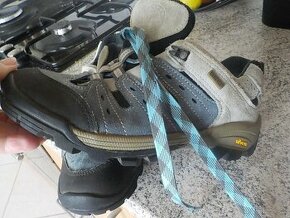 Prabos kvalitni outd boty vibram + goretex vel 38,5 - 1