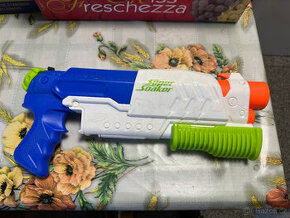 Nerf super soaker