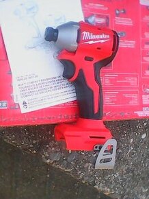 Milwaukee M18 BLIDRC Rázový utahovák 1/4 hex 190Nm