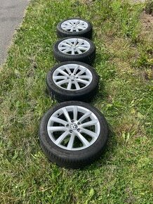 Prodám alu Volkswagen 5x112 r17 letní pneu 235/45/17