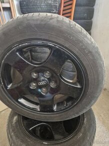 Sada ALU kol originál Audi rozteč 5x112 s letní 205/55/16 - 1