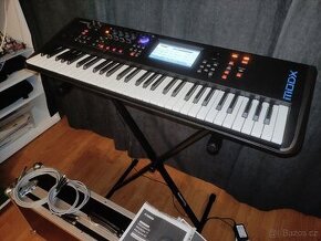 Syntezátor Yamaha MODX 6 a příslušenství super stav - 1