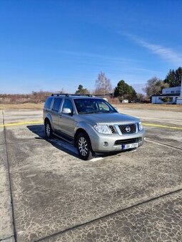 Nissan Pathfinder 4x4 140kw, rok 2010