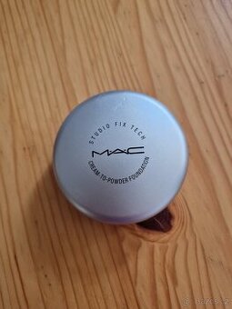 Make up MAC Studio fix tech foundation