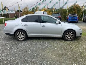 Vw Jetta 2.0i 16v 110kw automat alu kola + sada zimní pneu