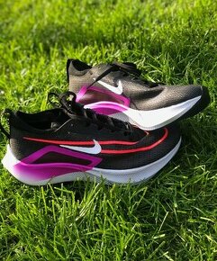 Nike ZOOM FLY 4