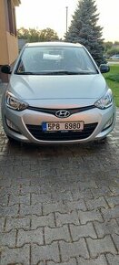 Hyundai i20, r.v. 2013, 1,2/63kW-garážované po nekuřákovi - 1