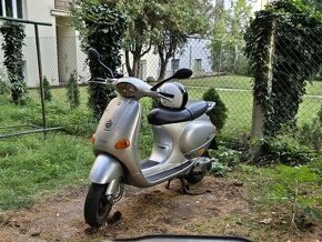 PRONÁJEM SKŮTRU VESPY / VESPA SCOOTER RENT / PRAHA / PRAGUE - 1