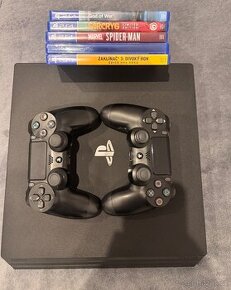 PlayStation 4 PRO 1TB 2 Ovladače a hry