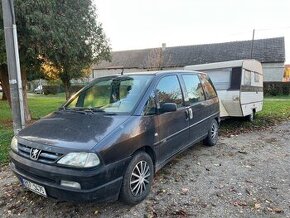 Automobil Peugeot 806 a karavan