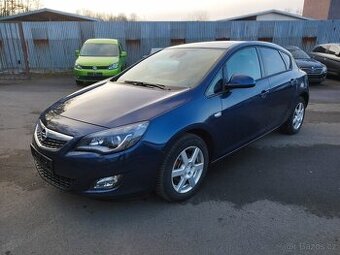 OPEL ASTRA J 1.4 16V 88KW.6 RYCHL.BI-XENONY.NAJETO 103 TIS.