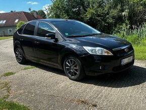 Ford Focus 1.6i 74kw, r.2010, serviska, STK, klimatizace