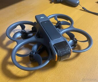 DJI Avata 2 a nabíjecí stanice se 3 bateriemi - 1