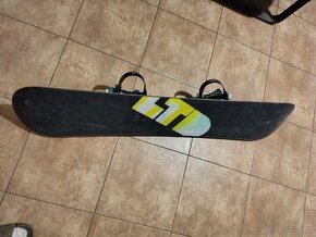 Snowboard dětský 120cm - 1