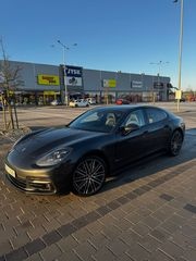 Porsche Panamera 4