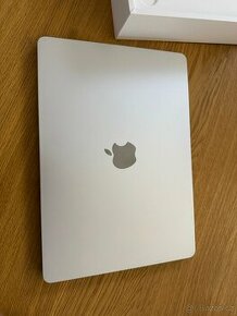 TOP Apple MacBook Air 13,6" (2022) / M2 / 8GB / 512GB / stř