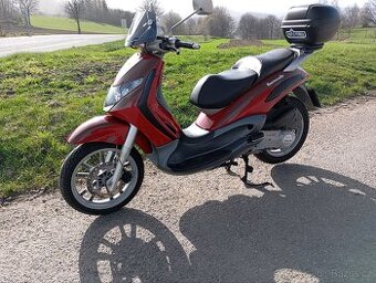 Piaggio Beverly 200 sport.