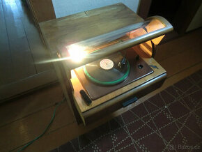 Starý funkční gramofon PRIMAFON