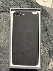 iPhone 8 plus, 64GB, vesmírně šedá