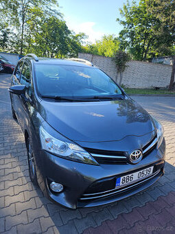 Toyota Verso 2.0D4d r.v 2013-koupeno nové v ČR