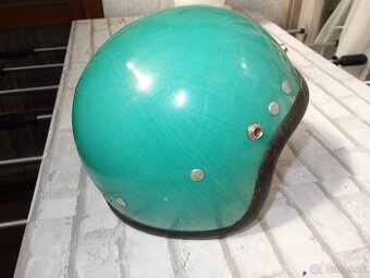 Stará helma na motocykl