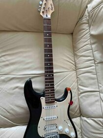 Kytara Squier + zesilovač Fender + zesilovač Torque - 1