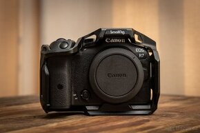 Canon EOS R7 + Black mamba cage