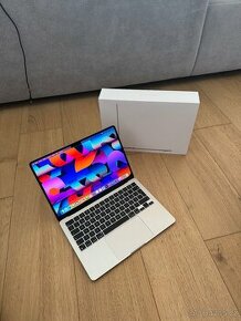 MacBook Air M2 13” 256GB Starlight