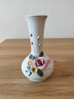 Zdobená porcelánová  vázička, retro