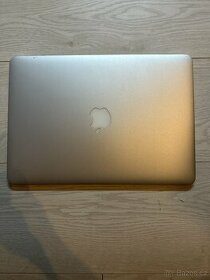 MacBook Air 13” - asi vadná grafika - 1