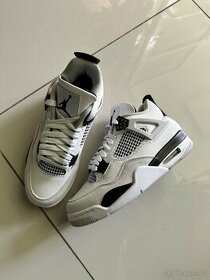 Jordan 4 Military Black - 1