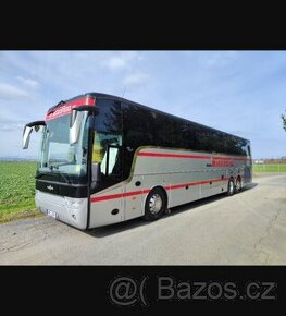 Řidič zájezdového autobusu