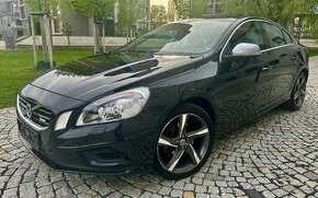 Volvo S60 2.0T5 177KW R-DESIGN-MANUÁL-Bi XEN-NAVI-VYHŘEV-PDC