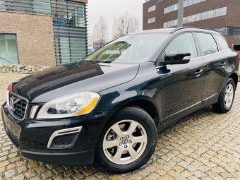 Volvo XC60 2.4D 5VÁLEC 4x4 AUTOMAT NAVIGACE SENZORY