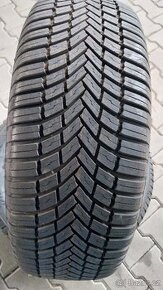 Prodám 2 téměř nové celoroční pneu Bridgestone 215/60/17 - 1