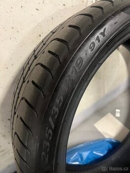 Letní 235/35 R19 Pirelli Pzero