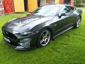 Ford Mustang GT - 1