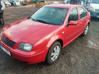 Volkswagen Bora 1.6 16v 77 kW nová STK rok 2001 slušný stav