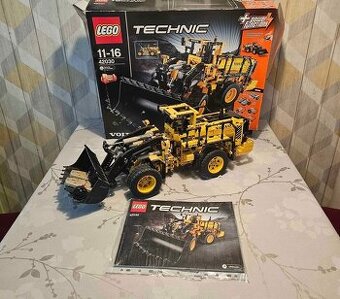 Lego Technic 42030 - Kolový nakladač