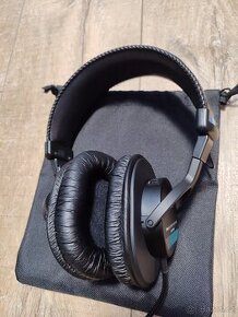 Uzavřená Sluchátka Sony MDR 7506