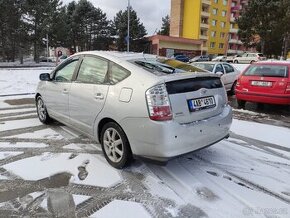 Toyota Prius na náhradní díly