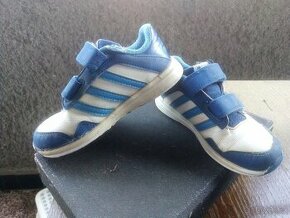 Tenisky Adidas, vel. 26, zdarma