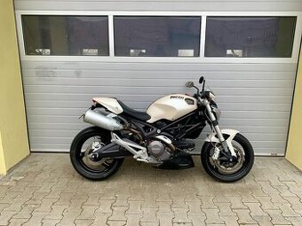 Ducati Monster 696