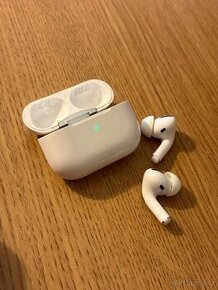 Apple AirPods Pro sluchátka v hezkém stavu