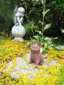 Zahradní dekorace- Sedící kotě hnědé