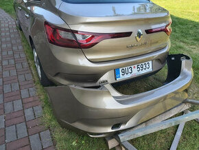 RENAULT-MEGANE 4-ZADNÍ NÁRAZNÍK originální barva - 1