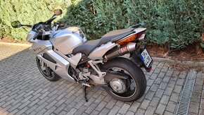 Honda VFR 800 LeoVince TOP výměna