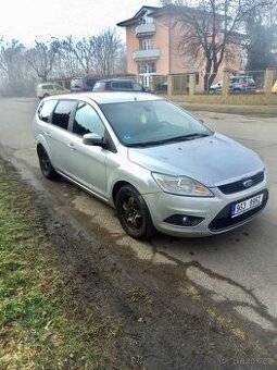 Ford Focus  1.6 benzín 2010 facelift. Zcela nová STK 