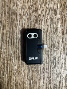 FLIR ONE Pro pro iPhone – termokamera s pouzdrem