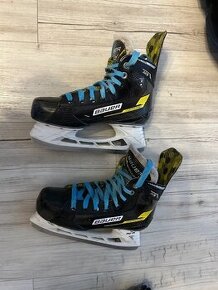 Hokejové Brusle Bauer Supreme M3, vel. 4.5